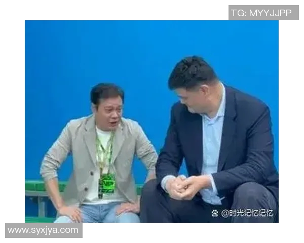 姚明与范志毅同框F1围场握手寒暄展现友谊与激情